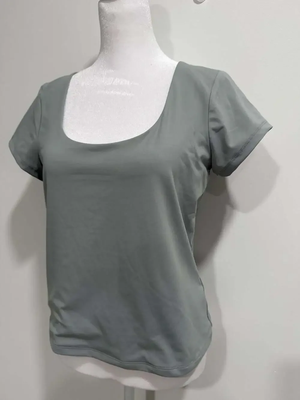 Old Navy Active Powersoft Gray Short Sleeve Cropped Workout Top